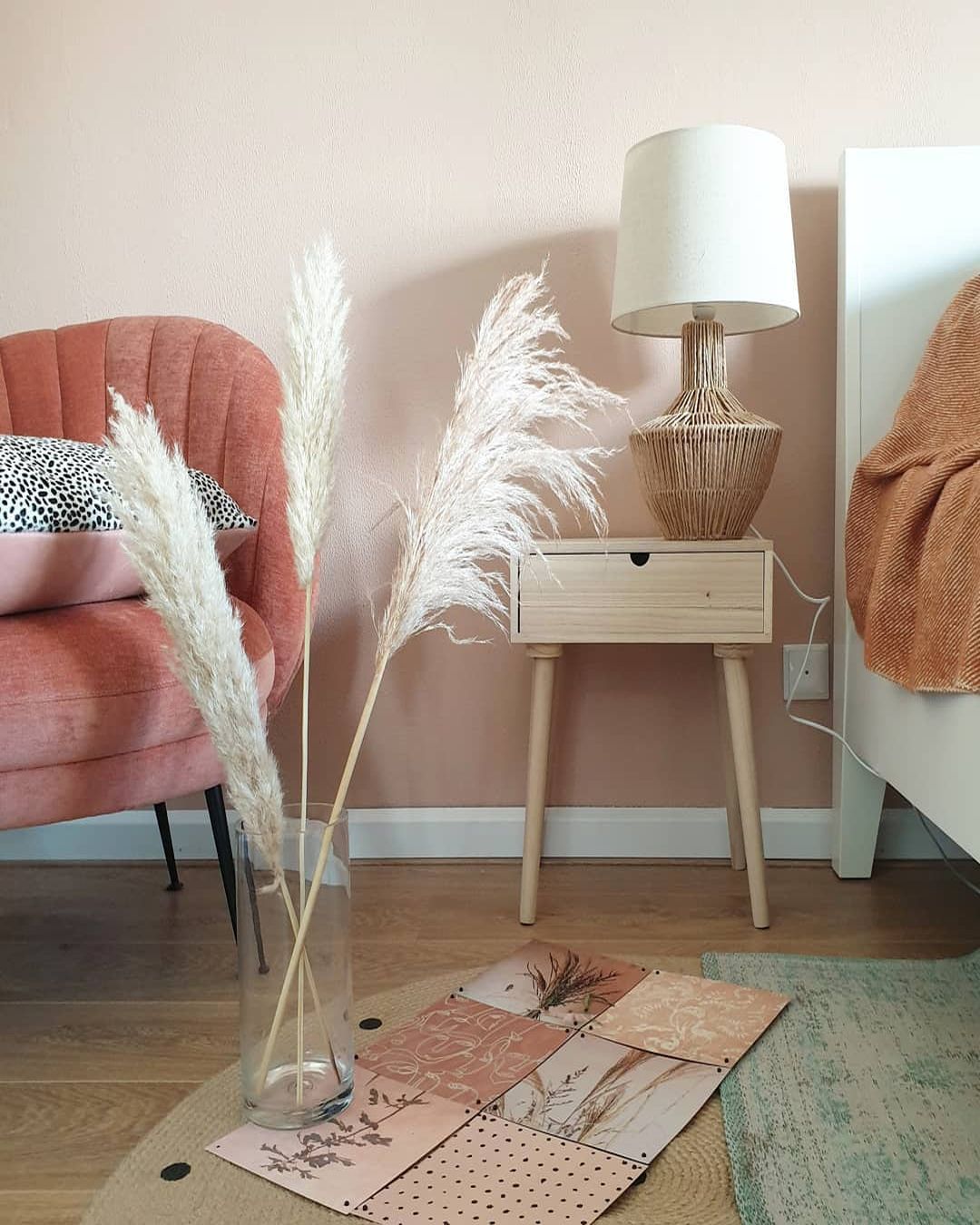 Stoel in de slaapkamer | bekijk nog meer meubels lampen | Cafedeco